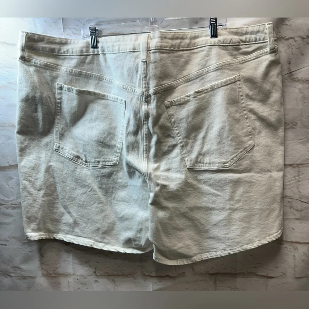 NWT Old Navy‎ white jeans shorts women’s size 26